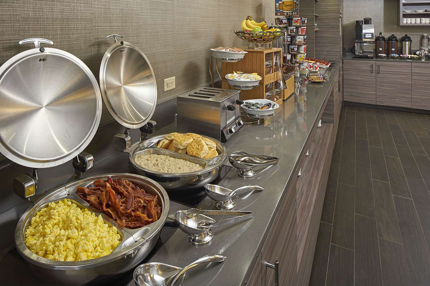 Фото Hilton Raleigh North Hills