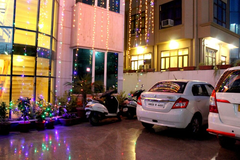 Фото Hotel Haris MG Road Gurugram