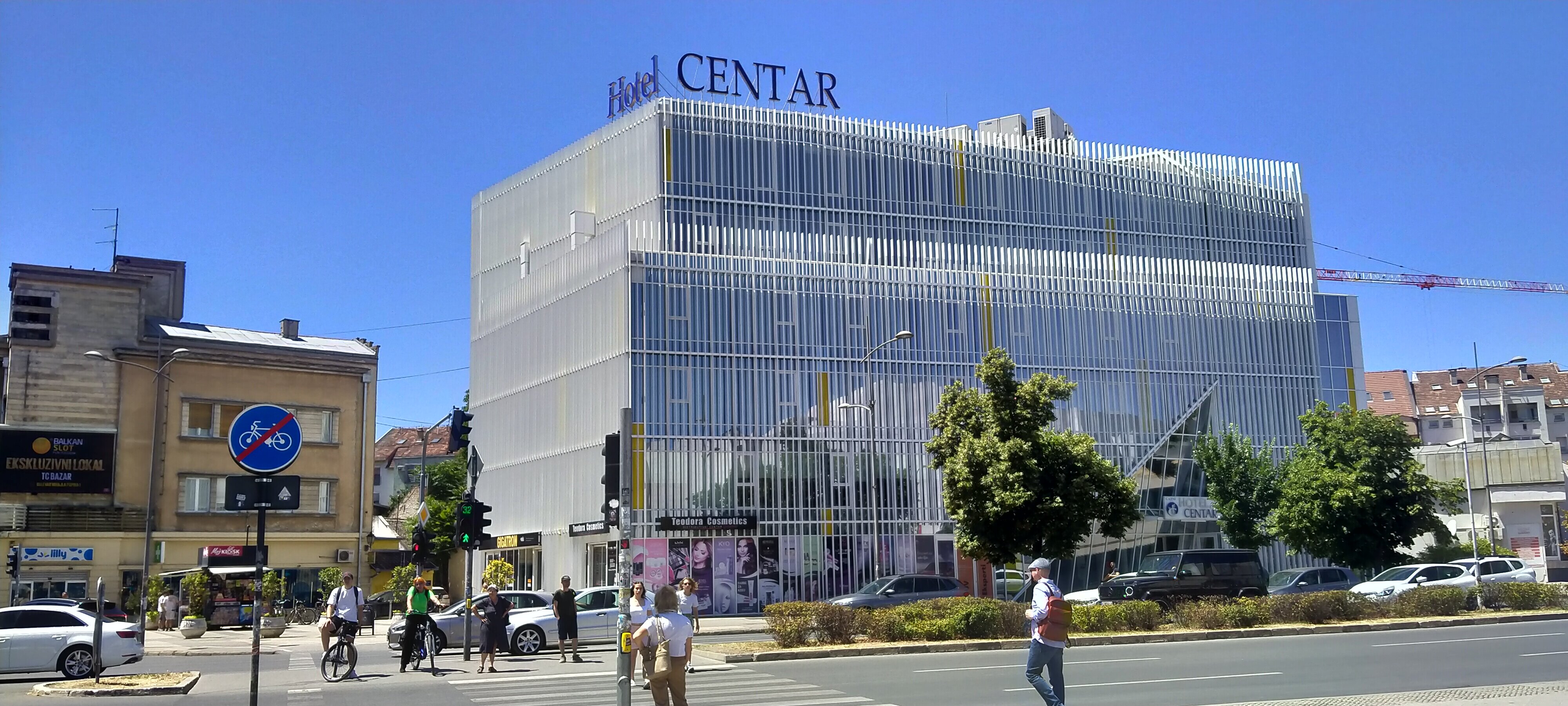 Фото отеля 1