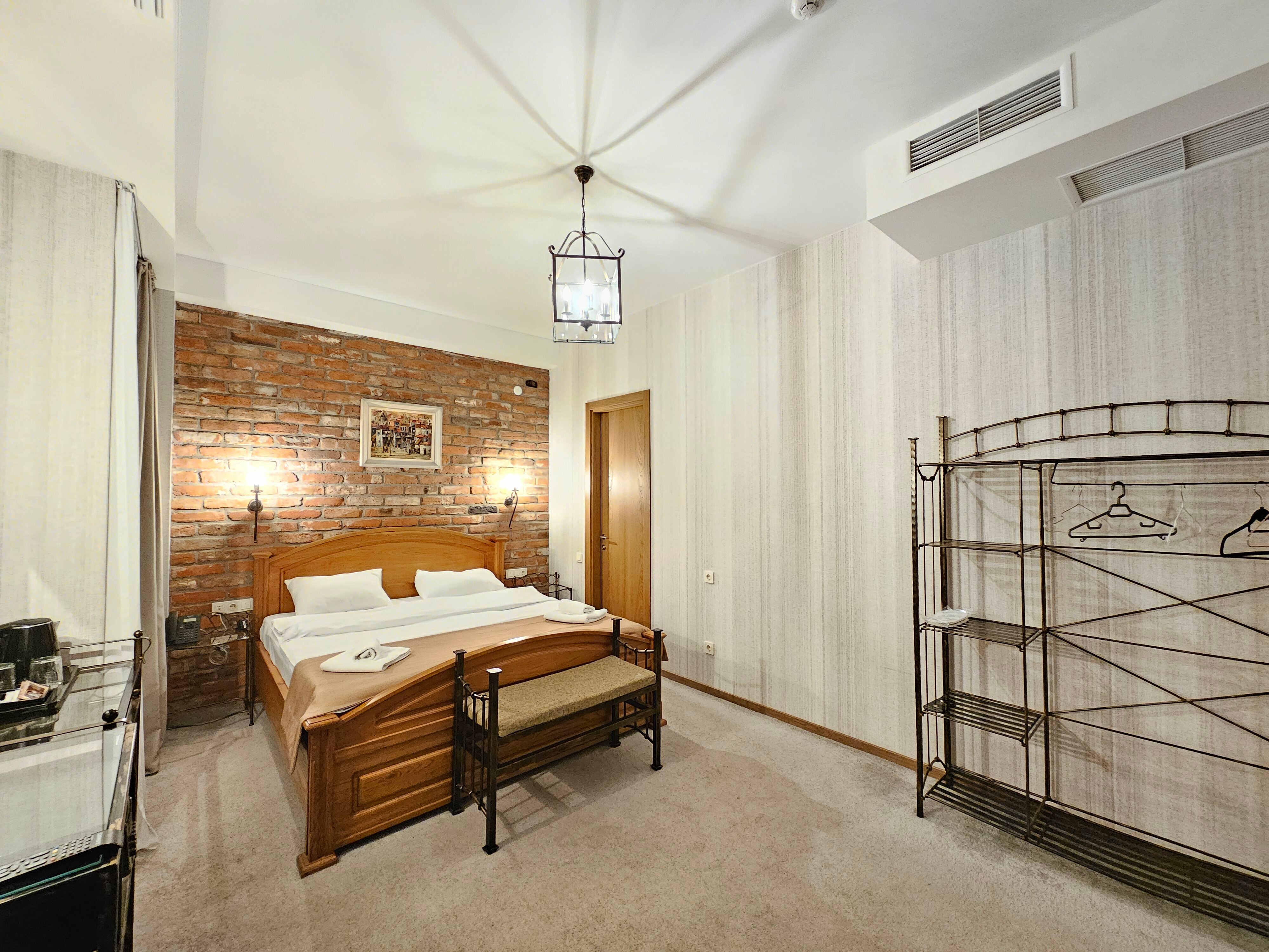 Фото Brooch Boutique Hotel