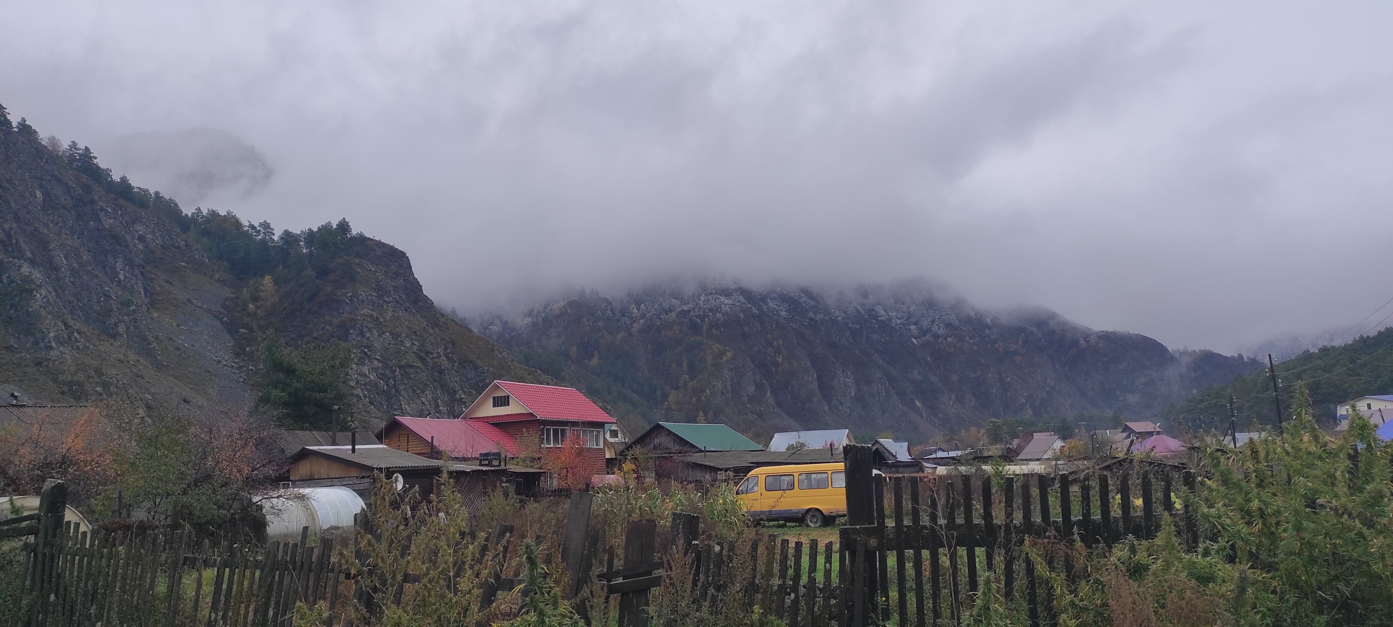 Фото Усадьба у горы