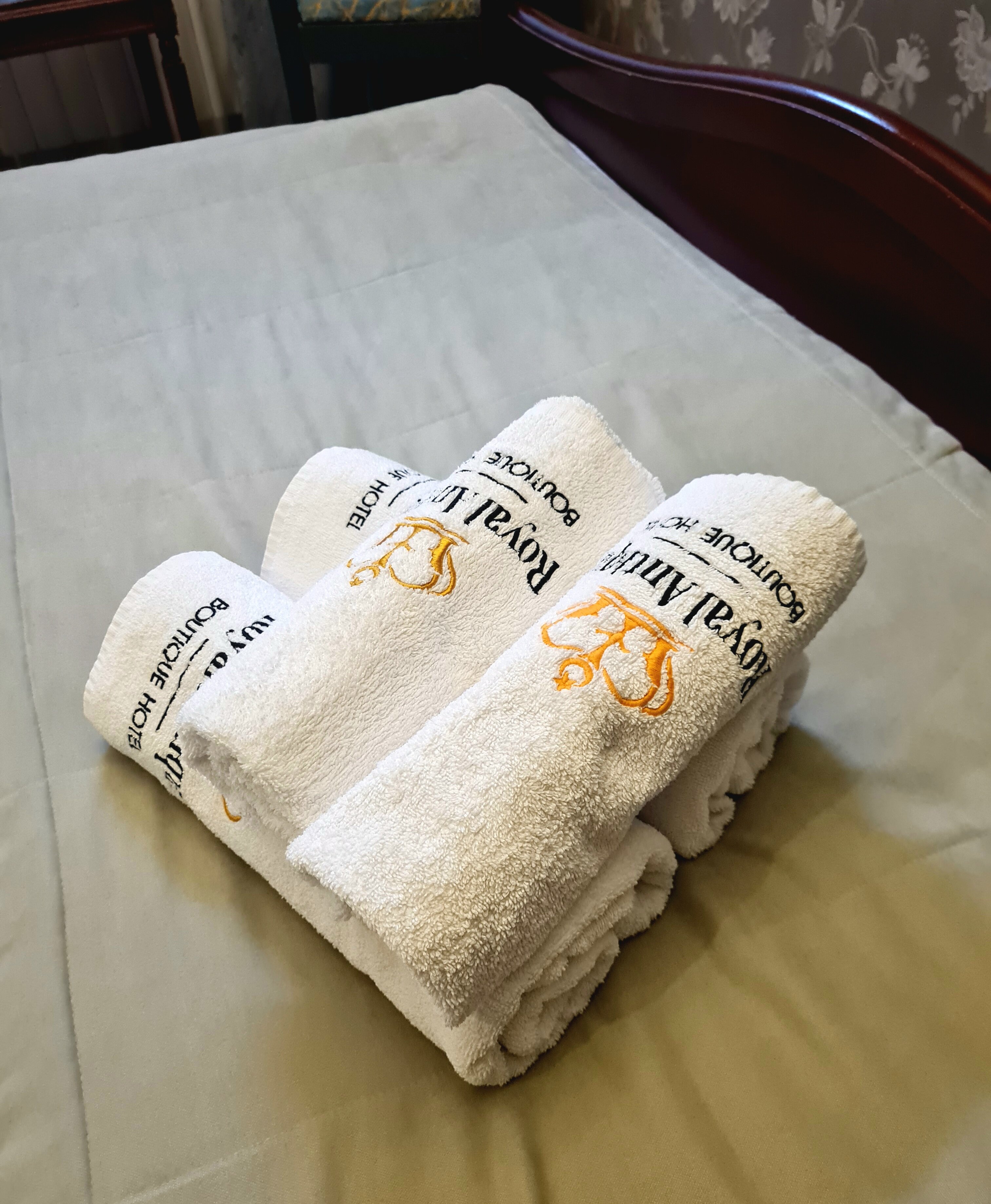 Фото Royal Antique Boutique Hotel