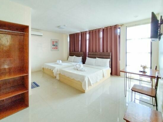 Hotel RedDoorz @ la Trinidad Pension House Aklan, Kalibo, photo