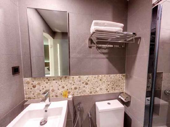 Фото Flora by Crossroads Hotel