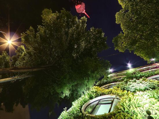 Фото Flora by Crossroads Hotel