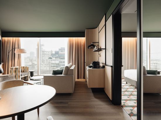 Фото DoubleTree by Hilton Amsterdam Centraal Station