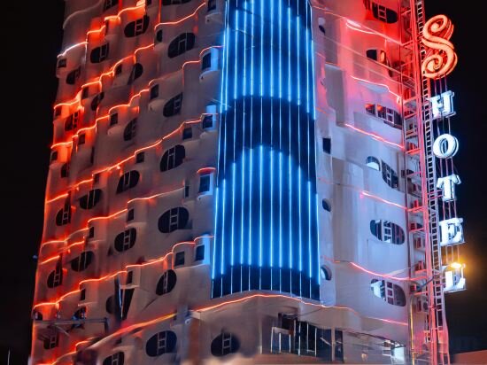 Фото S Hotel and Residences