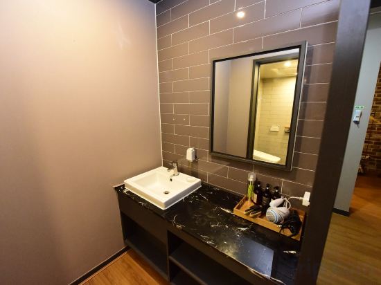 Фото Brown-dot Changwon Myeongseo Convention