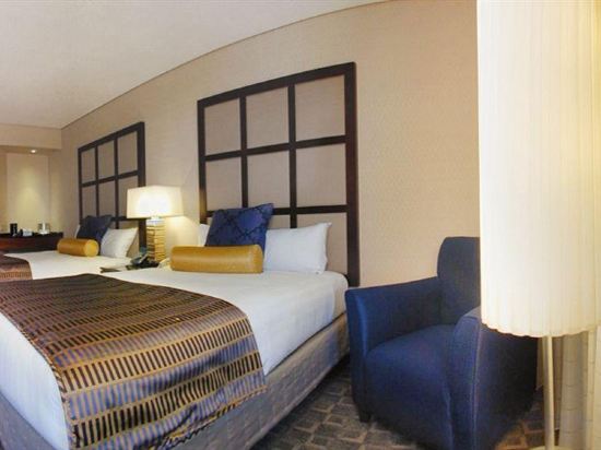 Фото DoubleTree by Hilton Montreal