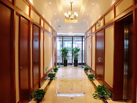 Фото Linjiang International Cruise Hotel