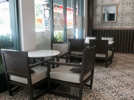 Фото Aphrodite Inn Bangkok