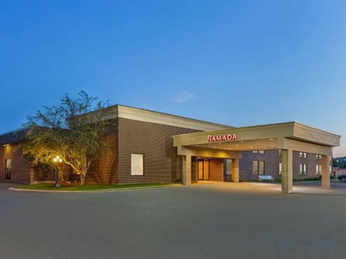 Внешний вид отеля Ramada в Фредериктоне, фото 1