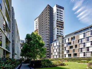 отель Meriton Suites Zetland