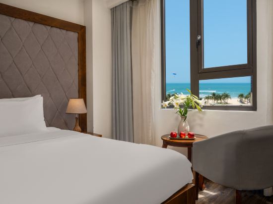 Фото Royal Charm Hotel