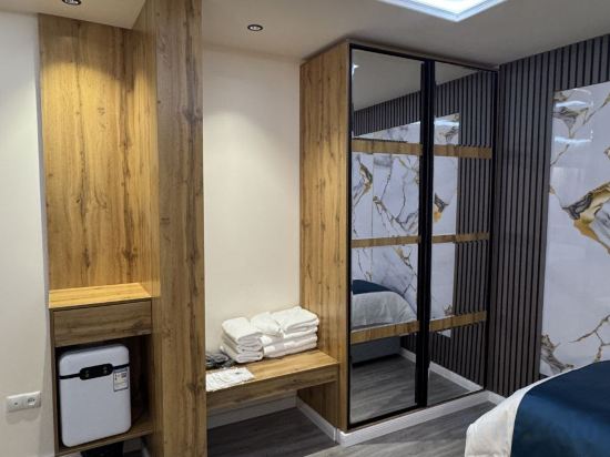 Фото Lakeside Hotel