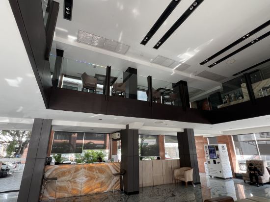 Фото Sukhothai Hotel and Residence