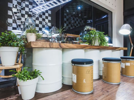 Фото Blu Monkey Hub and Hotel Phuket