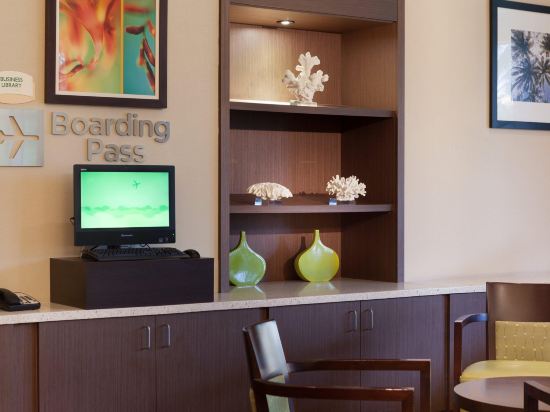 Фото Courtyard by Marriott Miami Airport