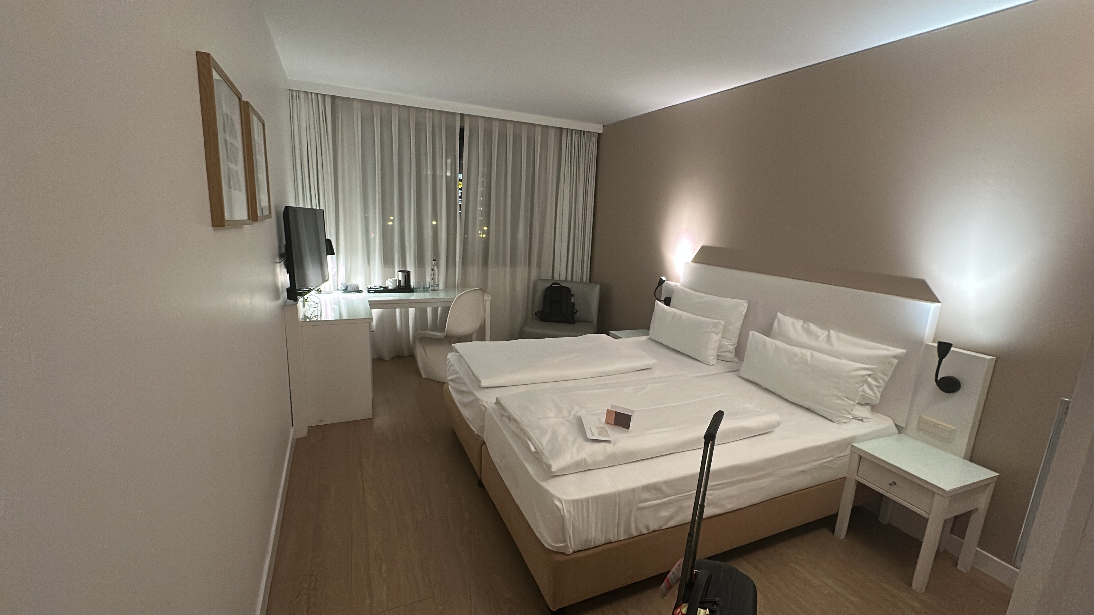 Фото отеля 2