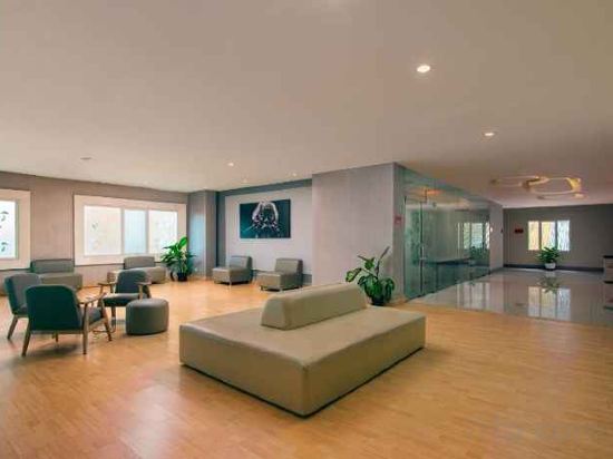 Фото Harris Hotel & Conventions Ciumbuleuit - Bandung