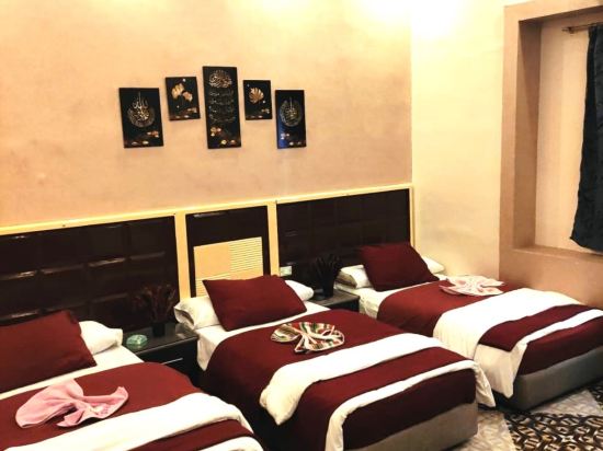 Фото The Emerald Hostel