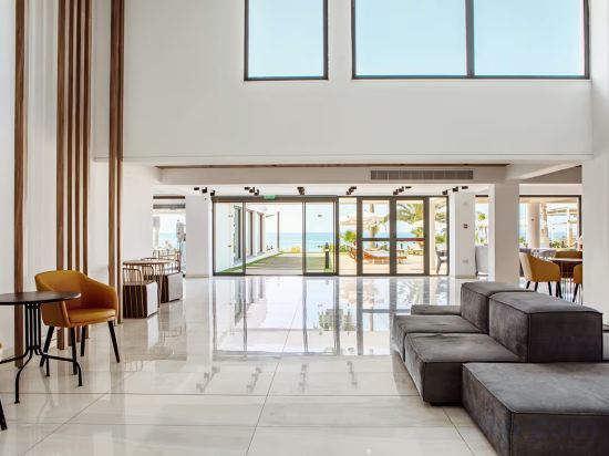 Фото Pierre Anne Beach Hotel