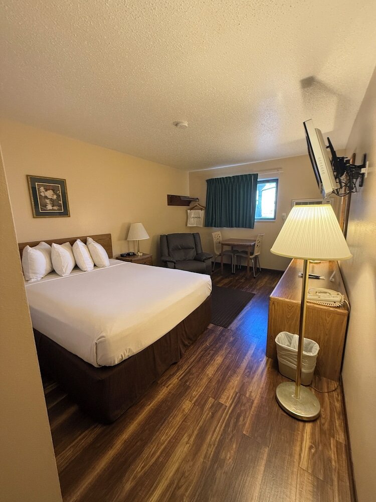 Фото Americas Best Value Inn Torrington