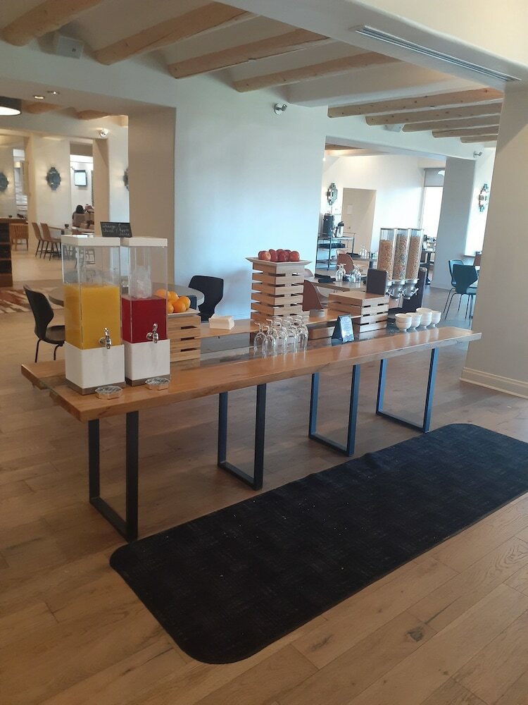 Фото Sheraton Albuquerque Airport Hotel