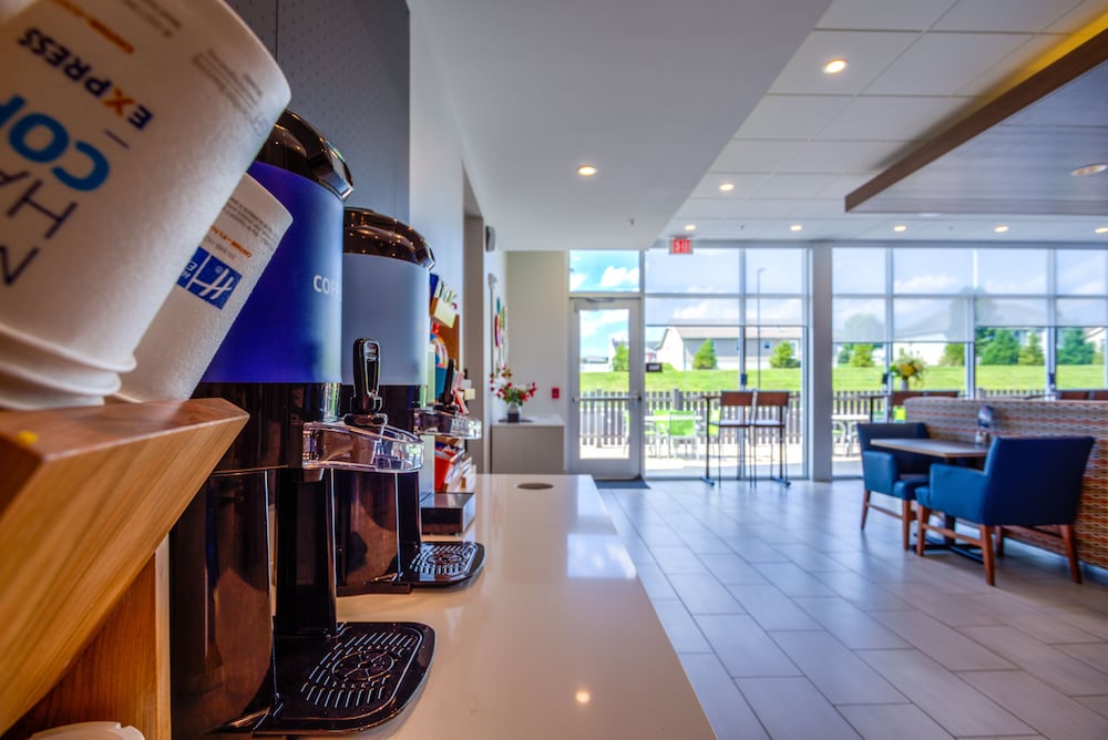 Фото Holiday Inn Express & Suites Reedsville - State Coll Area, an Ihg Hotel