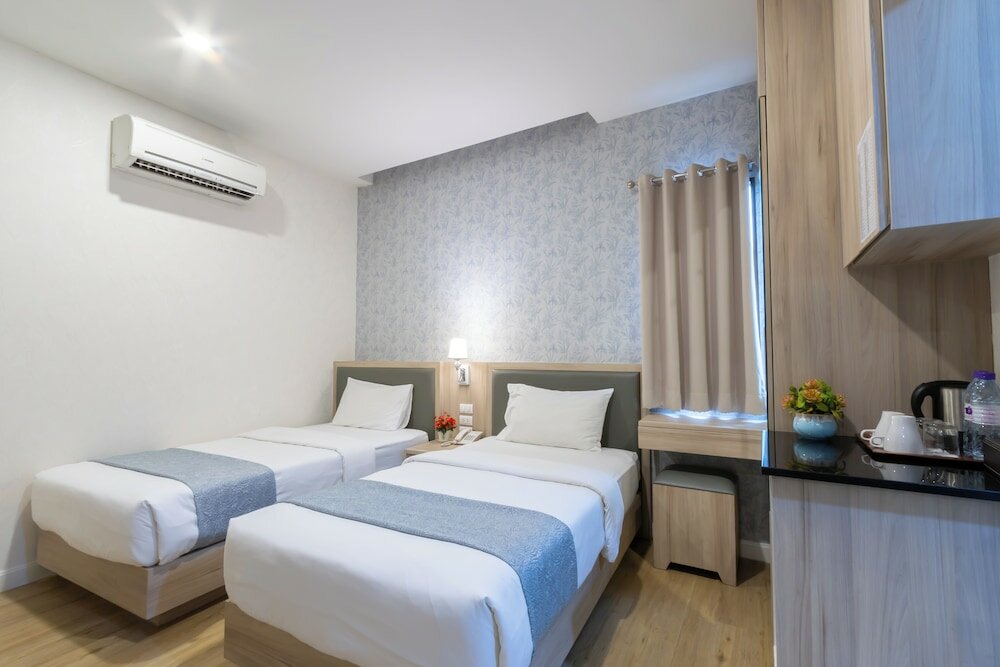 Фото Leela Orchid Hotel