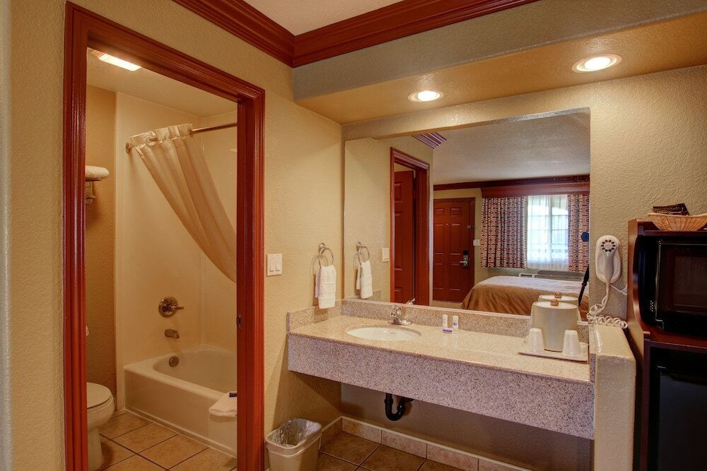 Фото Thunderbird Lodge in Riverside