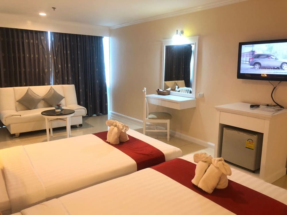 Фото Bay Hotel Srinakarin