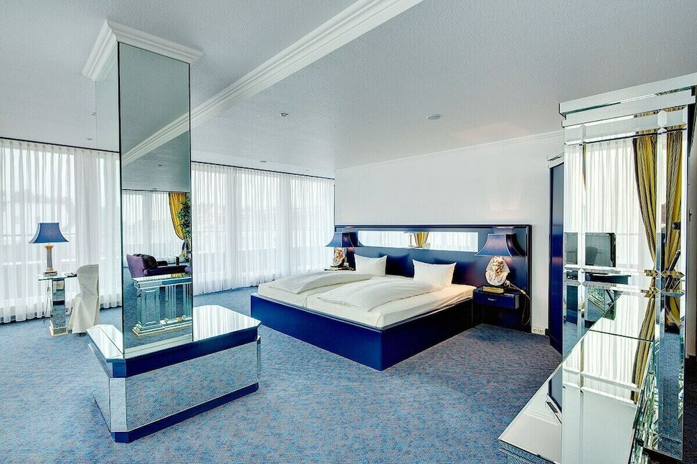 Фото La Strada Hotel