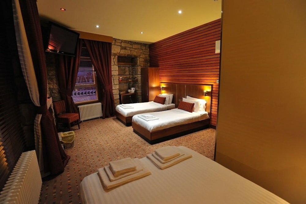 Фото The Commercial Hotel