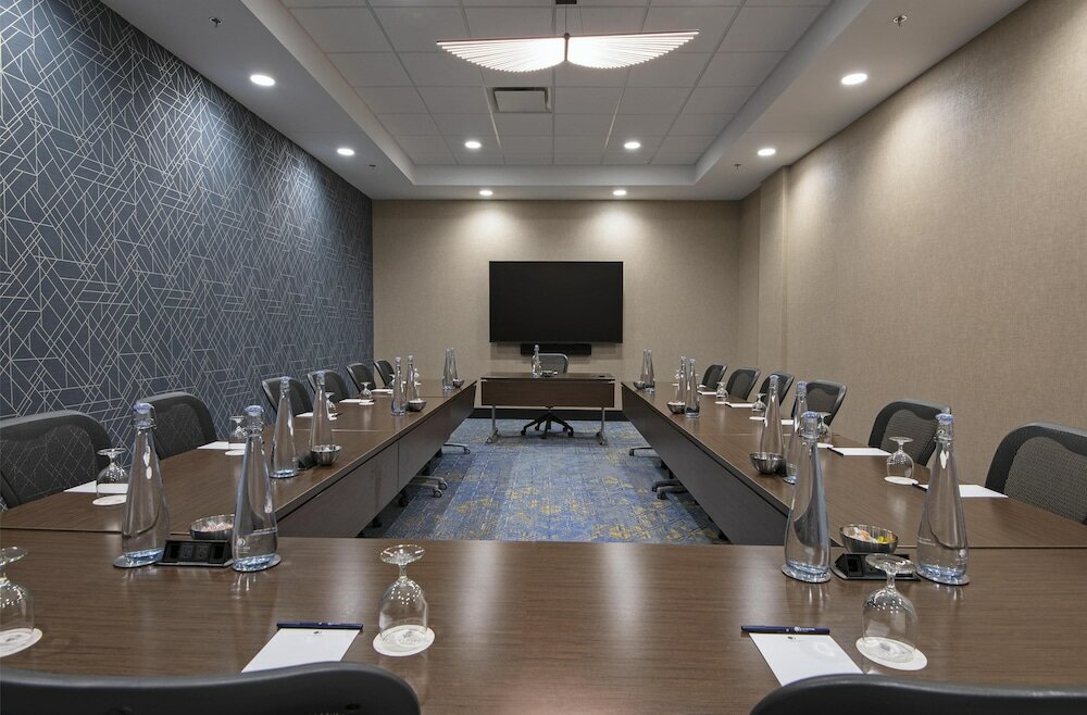 Фото DoubleTree by Hilton West Edmonton