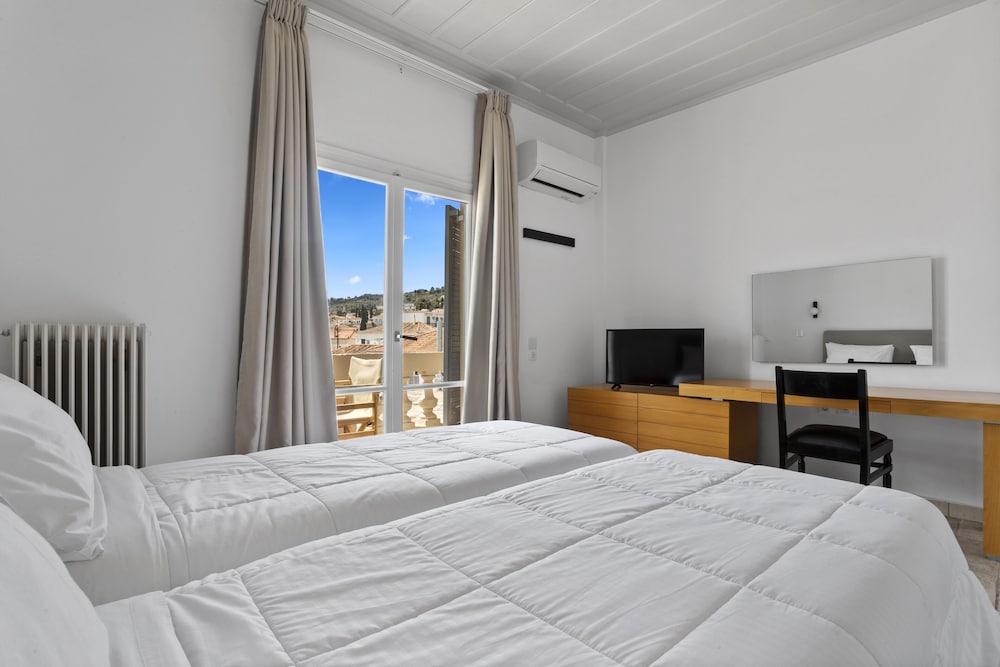 Фото Hotel Roumani