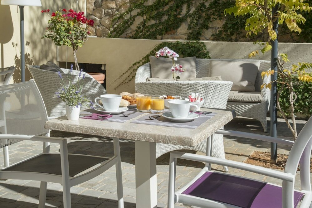 Фото La Bastide de l'Oliveraie