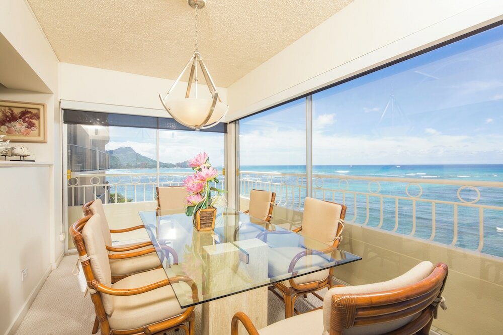 Фото Castle Waikiki Shore