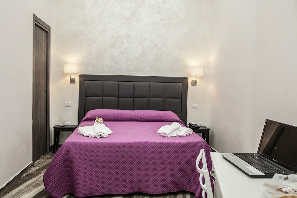 Фото Napoli Garibaldi Square