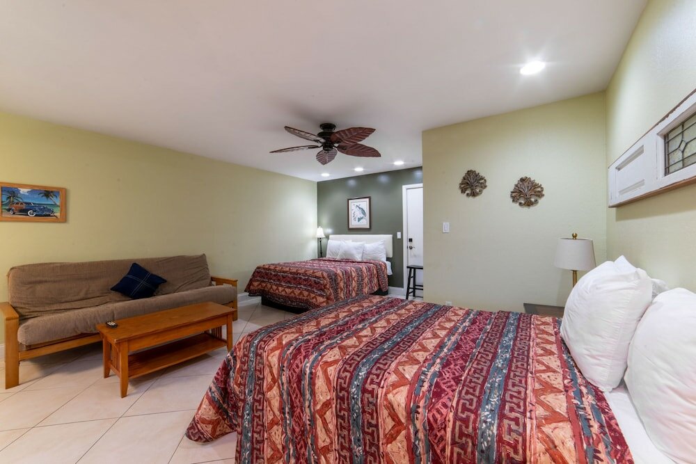 Фото Captain's Table Hotel