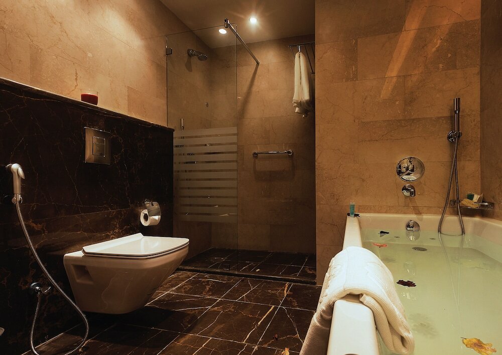 Фото Seven Roses Hotel