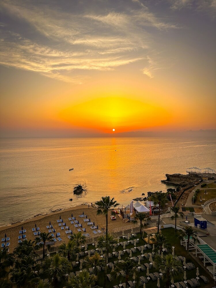 Фото Silver Sands Beach Hotel