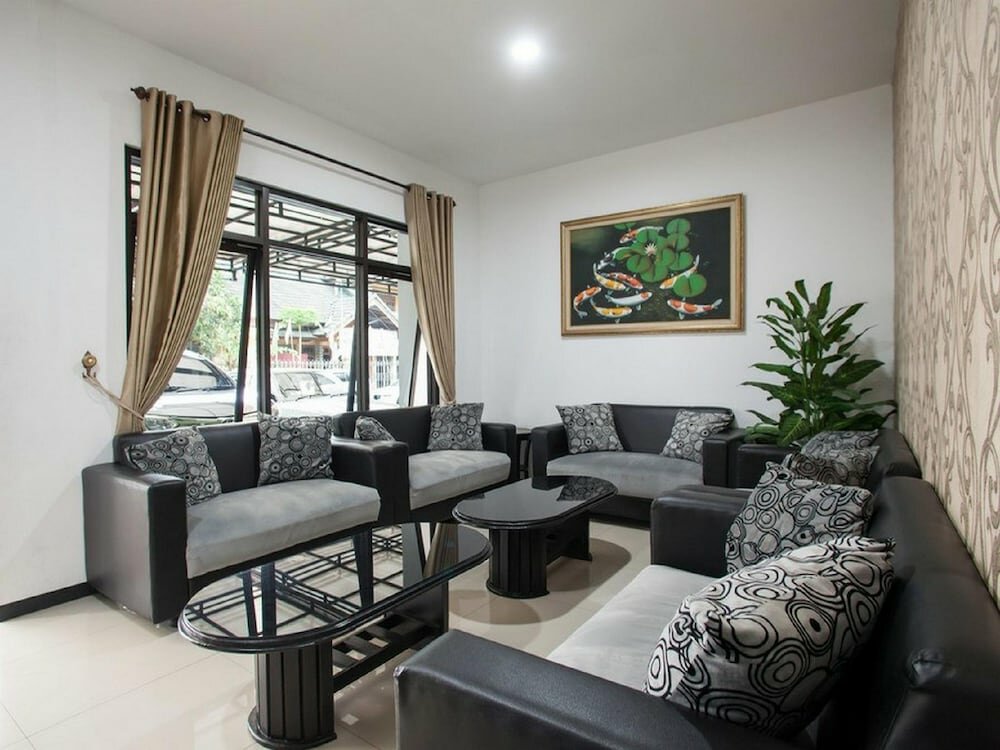 Hotel RedDoorz near Taman Krida Budaya Malang, Malang, photo