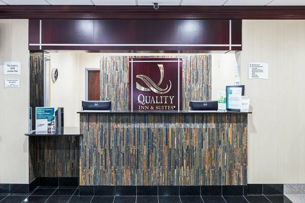 Фото Quality Inn & Suites Cincinnati Downtown