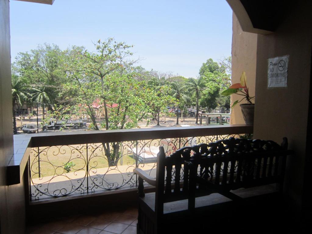 Фото Plaza Maria Luisa Suites Inn