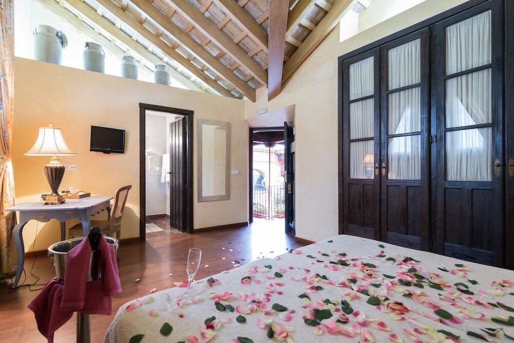 Фото La Casona de Calderón Gastronomic & Boutique Hotel