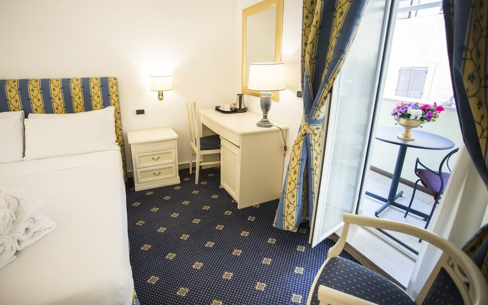 Фото Hotel Napoleon