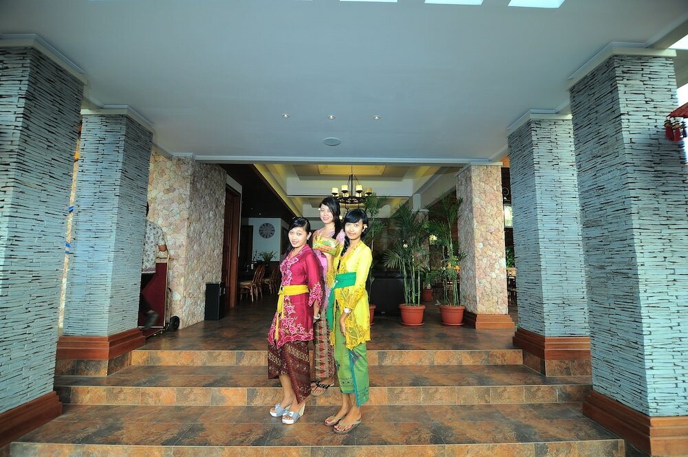 Фото Alron Hotel Kuta Powered by Archipelago