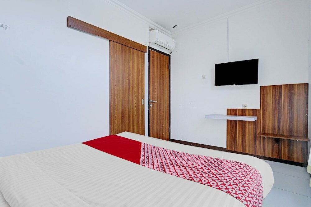 Фото RedDoorz near Mall Ciputra 2