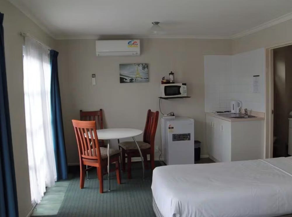 Фото Asure Camelot Arms Motor Lodge